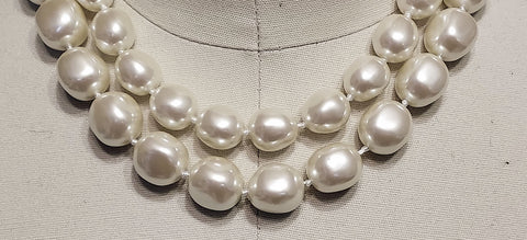 *VINTAGE 1960S DESIGNER CAROLEE GLOSSY IVORY / OFF WHITE 2-STRAND LAYERED FAUX PEARL NECKLACE PAIRED WITH EARRINGS