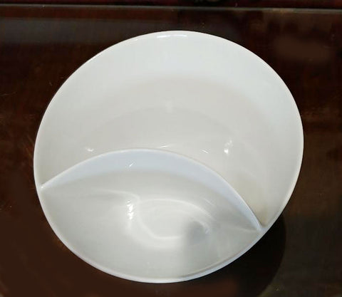NEW OLD STOCK - (2) HUGE CRATE & BARREL PORCELAIN DIVIDED ANGLED NOODLE BOWLS - SOUP BOWLS - SALAD BOWLS - ONE DISH DINNERS - PERFECT FOR CHINESE, THAI, JAPANESE AND AMERICAN FOOD - SET OF 2 BOWLS