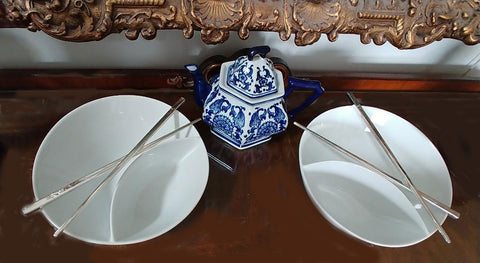 NEW OLD STOCK - (2) HUGE CRATE & BARREL PORCELAIN DIVIDED ANGLED NOODLE BOWLS - SOUP BOWLS - SALAD BOWLS - ONE DISH DINNERS - PERFECT FOR CHINESE, THAI, JAPANESE AND AMERICAN FOOD - SET OF 2 BOWLS