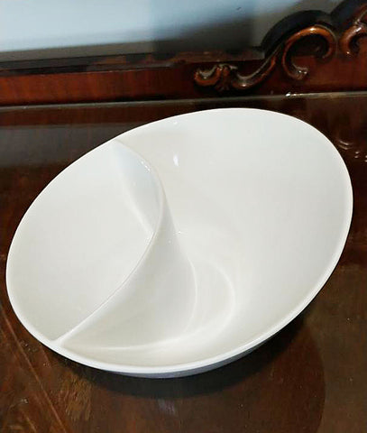 NEW OLD STOCK - (2) HUGE CRATE & BARREL PORCELAIN DIVIDED ANGLED NOODLE BOWLS - SOUP BOWLS - SALAD BOWLS - ONE DISH DINNERS - PERFECT FOR CHINESE, THAI, JAPANESE AND AMERICAN FOOD - SET OF 2 BOWLS
