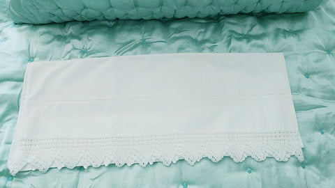*BEAUTIFUL VINTAGE HEIRLOOM CROCHETED BY HAND LACE SCALLOPED TRIANGLES PILLOW CASE - 1 INDIVIDUAL PILLOW CASE
