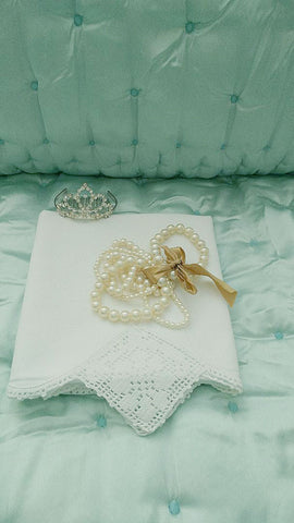 *EXQUISITE VINTAGE HEIRLOOM CROCHETED BY HAND LACE SCALLOPED DIAMONDS PILLOW CASE - 1 INDIVIDUAL PILLOW CASE