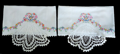 *GORGEOUS VINTAGE SOUTHERN BELLE COLONIAL LADY CROCHETED & EMBROIDERED BY HAND LACE SKIRT  PILLOW CASE - 1 PAIR