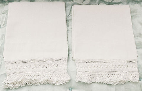 *EXQUISITE VINTAGE HEIRLOOM CROCHETED BY HAND VERY DELICATE & LACEY RUFFLE PILLOW CASES - 1 PAIR