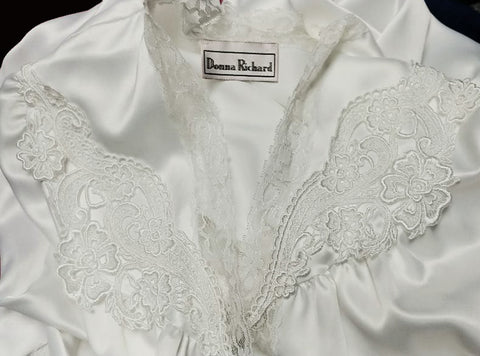 VINTAGE BRIDAL TROUSSEAU DONNA RICHARD LUSCIOUS SATIN, LACE AND APPLIQUES PEIGNOIR IN VICTORIAN LACE