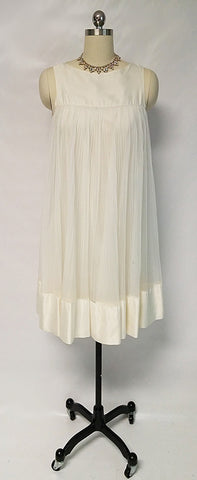 VINTAGE EYE FUL BY "THE FLAUMS" BRIDAL TROUSSEAU PLEATED & SATIN PEIGNOIR & NIGHTGOWN SET IN WINTER MOON