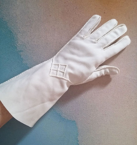 *VINTAGE '60s LONG OFF WHITE COTTON FORMAL GAUNTLET WEDDING GLOVES WITH RAISED DIAMOND DESIGNS