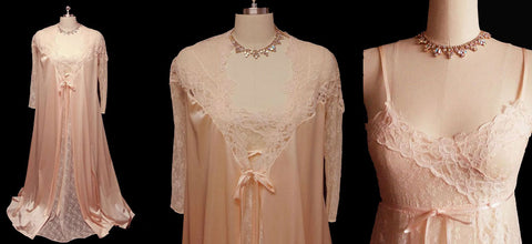 *GORGEOUS VINTAGE GLYDONS LACE & APPLIQUE PEIGNOIR WITH ALL LACE NIGHTGOWN SET IN PEACH ELEGANCE