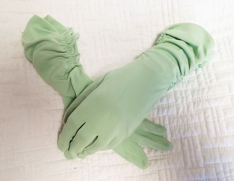*VINTAGE RUCHED LADIE'S RUCHED GLOVES IN MINT JULEP - PERFECT FOR A TEA, ATTENDING A WEDDING OR WITH A FLORAL COCKTAIL DRESS