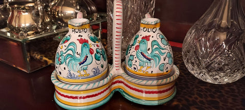 *  HAND PAINTED FIMA DERUTA MAIOLICA CALLE VERDE GREEN ROOSTER OIL AND VINEGAR CRUETS WITH CADDY FROM ITALY