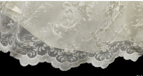 *VINTAGE IVORY EMBROIDERED LACE EVENING GOWN IN INNOCENT IVORY - ABSOLUTELY GORGEOUS SCALLOPED LACE HEM