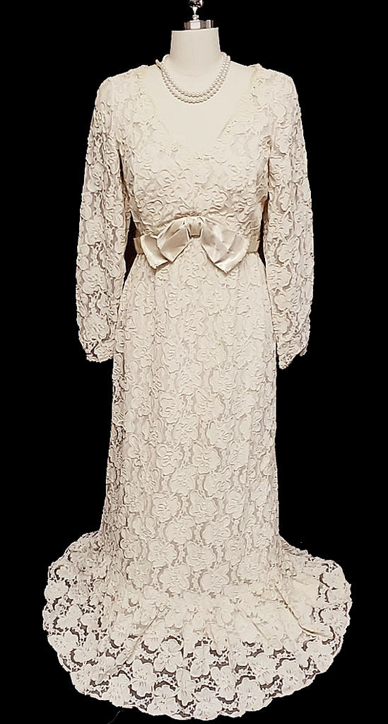 GORGEOUS VINTAGE JACK BRYAN CHANTILLY LACE TITANIC-MOVIE TYPE EVENING Vintage Clothing & Fashions | Midnight Glamour GORGEOUS VINTAGE JACK BRYAN CHANTILLY LACE TITANIC-MOVIE TYPE EVENING Vintage Clothing & Fashions | Midnight Glamour