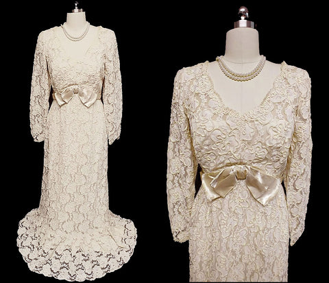 * GORGEOUS VINTAGE JACK BRYAN CHANTILLY LACE TITANIC-MOVIE TYPE EVENING GOWN / WEDDING GOWN IN IVORY - ABSOLUTELY GORGEOUS!
