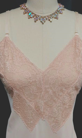 SOLD - *EXQUISITE VINTAGE LUXITE BY KAYSER LACE SLIP IN IRISH CREAM IN A LARGER SIZE