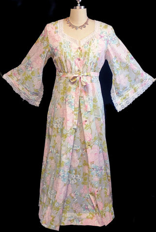 *VINTAGE '60s/ '70s KOMAR SPRING & SUMMER PINK & GREEN FLORAL LACE PEIGNOIR WITH PAGODA SLEEVES & NIGHTGOWN SET
