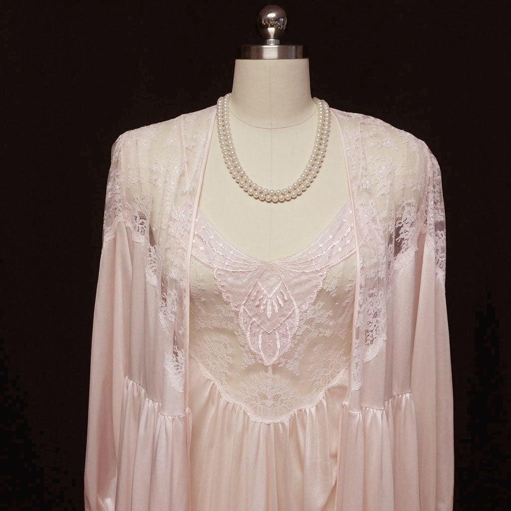VINTAGE LILY OF FRANCE SLEEPWEAR BRIDAL WEDDING NIGHT LACE PEIGNOIR & –  Vintage Clothing & Fashions