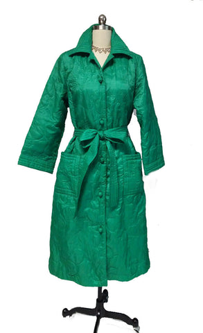 *VINTAGE ‘60s LORD & TAYLOR TEAHOUSE QUILTED ROBE FROM HONG KONG IN EMERALD – NEW OLD STOCK WITH TAGS
