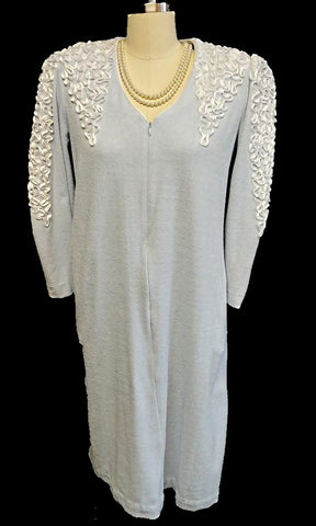 *VINTAGE 1970s LUCIE ANN DRESSING GOWN / ROBE / LOUNGE WEAR ADORNED WITH SOUTACHE TRIM