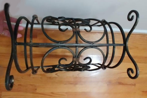 *VINTAGE '70S / '80S ELEGANTLY DESIGNED WROUGHT IRON MAGAZINE RACK FOR NEWSPAPERS, MAGAZINES, FIRE LOGS, BOOKS