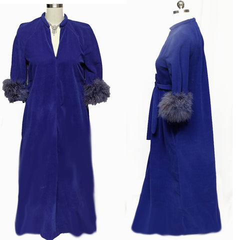 *VINTAGE MERLE NORMAN VELVETY DRESSING GOWN ROBE ADORNED WITH FLUFFY MARABOU IN RENAISSANCE BLUE