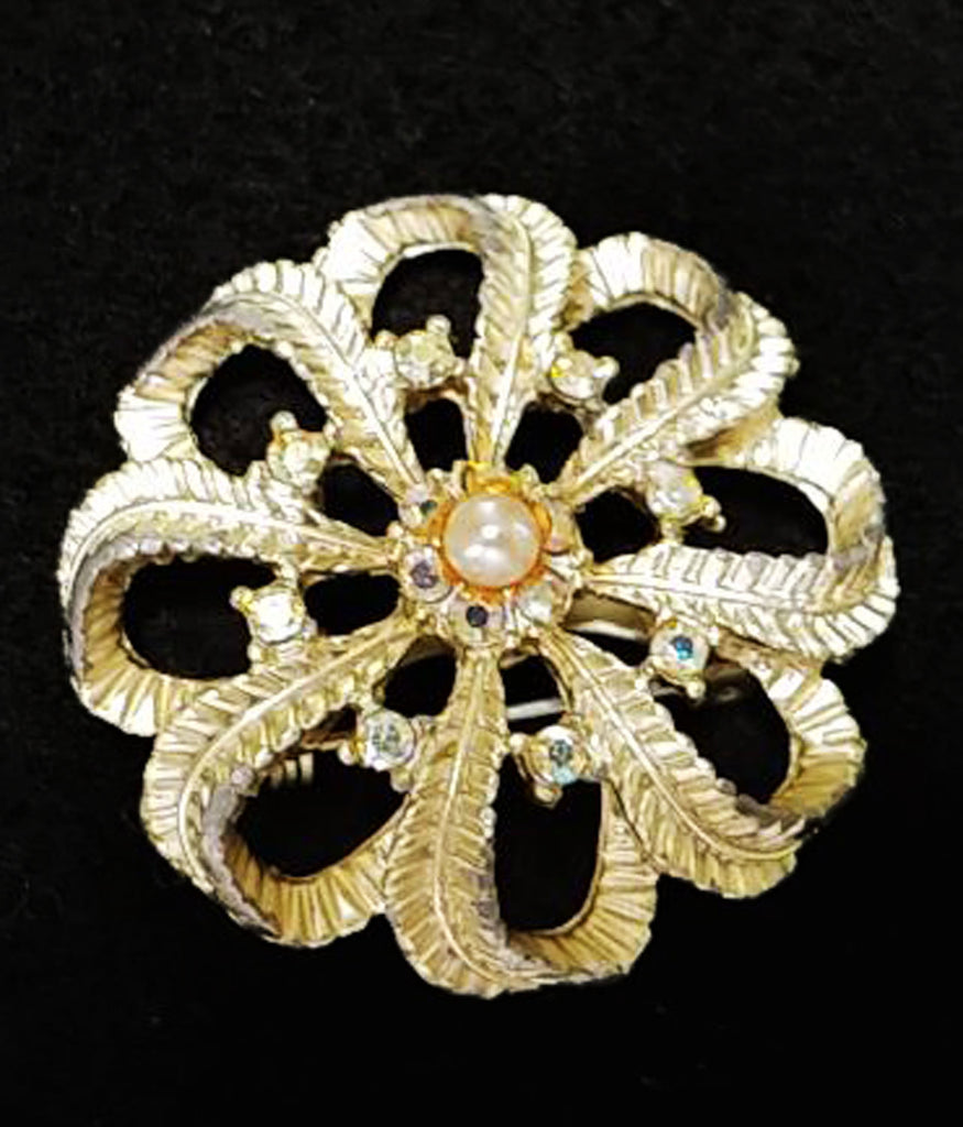 VINTAGE '70s GOLD TONE CURLED LEAF PIN BROACH STUDDED WITH AURORA BOREALIS RHINESTONES & A PEARL