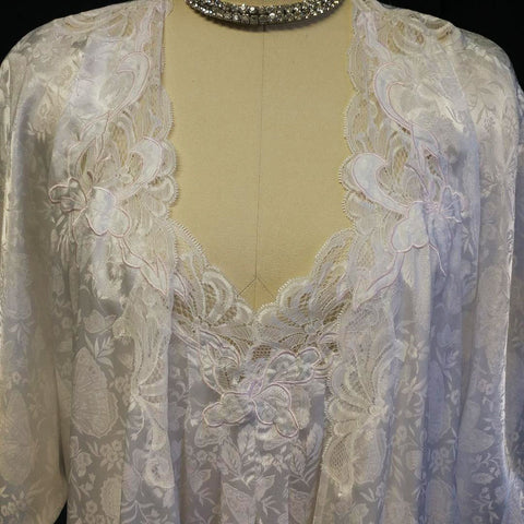 *VINTAGE BRIDAL TROUSSEAU SET BY NATORI FROM I. NEIMAN MARCUS JACQUARD BUTTERFLY PEIGNOIR & NIGHTGOWN SET ADORNED WITH LACE & FLORAL APPLIQUES