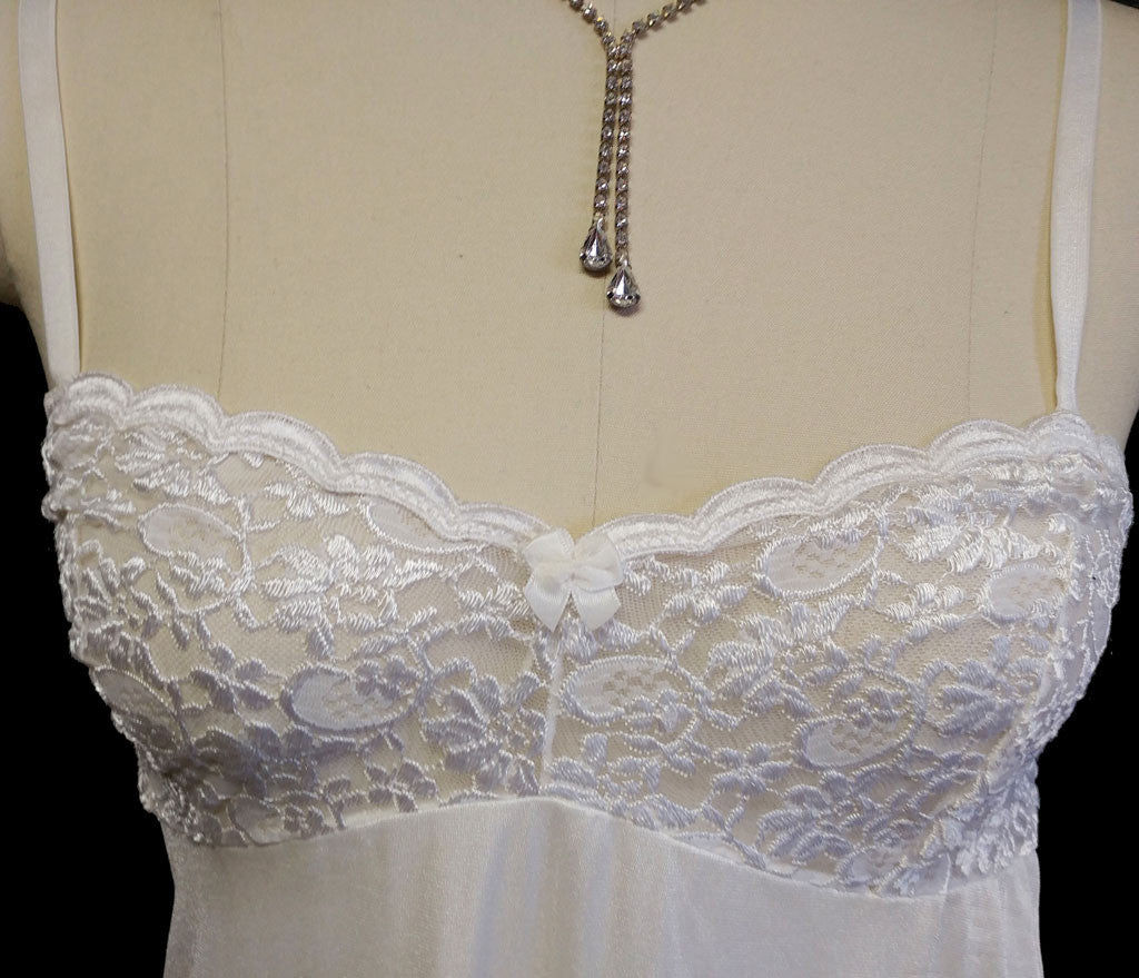 Vintage White Lace Size 34B Bra Rigid Sections 100% Nylon, Great