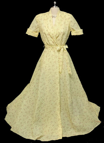 VINTAGE ‘40s / ‘50s GLAMOROUS ORIGINAL PAULETTE - CHICAGO FLORAL SEERSUCKER BIAS-CUT GRAND SWEEP DRESSING GOWN IN BUTTERCUP