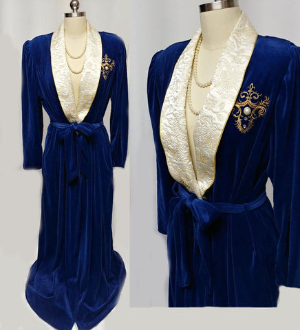 *NEW OLD STOCK - VINTAGE KATHLEEN USHERWOOD FOR PERIPHERY IN SAPPHIRE VELVETY VELOUR ROBE WITH CREAM & GOLD EMBROIDERED LAPELS WITH RHINESTONE & PEARL CREST - GORGEOUS! - PERFECT FOR A GIFT FOR CHRISTMAS OR A BIRTHDAY