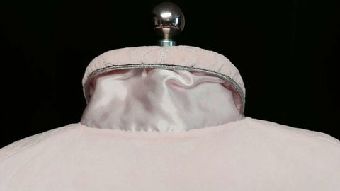 *VINTAGE PRE-OWNED DIAMOND TEA VELOUR ZIP UP DRESSING GOWN ROBE IN TEA ROSE - SIZE MEDIUM
