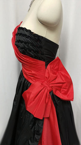 *GLAMOROUS VINTAGE '50s / '60s MOVIE STAR LOOK RED & BLACK PLEATED STRAPLESS EVENING GOWN WITH HUGE BOW