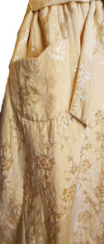 *  VINTAGE 1940S / 1950S ROYAL MAID JACQUARD BROCADE QUILTED DRESSING GOWN/ROBE IN GOLD DUST
