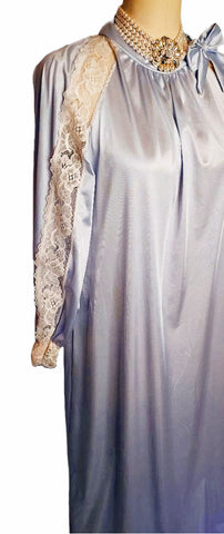 *  GLAMOROUS VINTAGE VICTORIAN-LOOK SANS SOUCI LACE HIGH NECK NIGHTGOWN DRESSING GOWN WITH BEAUTIFUL LACE SLEEVES