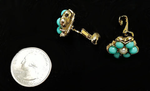 *VINTAGE SARA COVENTRY FAUX TURQUOISE & PEARL CLIP ON EARRINGS