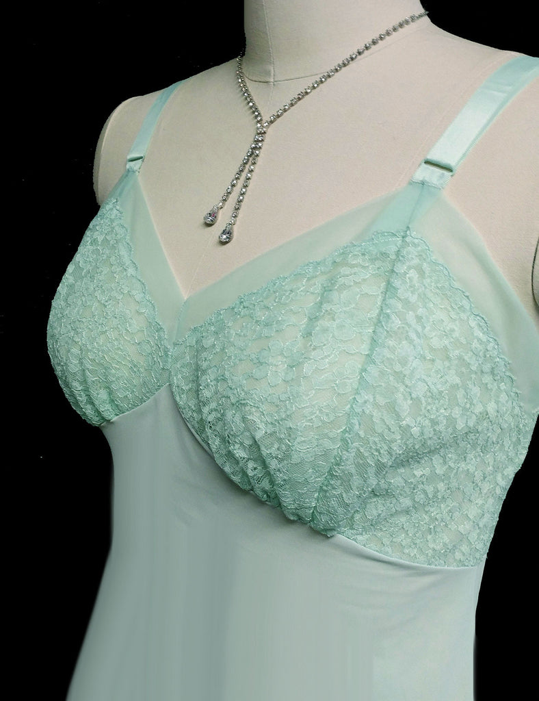 VINTAGE SEAMPRUFE LACE SLIP IN RARE SEA GREEN – Vintage Clothing