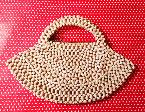 *  VINTAGE 1940S SUZANNE BRAND BEADED PURSE MADE IN CZECKOSLOVAKIA IN CREAMY IVORY WITH METAL ZIPPER