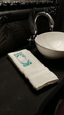 *NEW - LUXURIOUS ELEGANT ART DECO WHITE SWAN EMBROIDERED HAND TOWELS - SET OF 2 - WOULD MAKE A WONDERFUL GIFT!