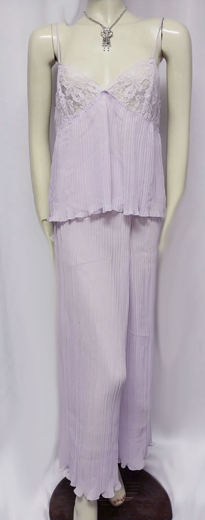 *LOVELY LACE & PLEATED PALAZZO LOUNGING OUTFIT / PAJAMA SET IN WISTERIA - LARGE - LIKE NEW