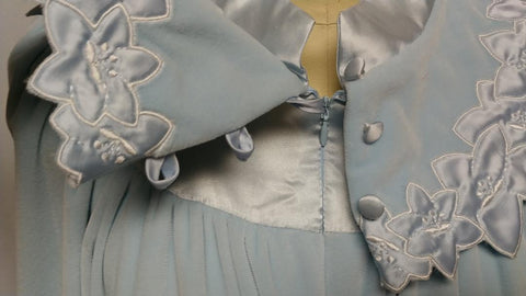*NEW OLD STOCK W TAGS - VINTAGE 1970s VANDEMERE  VELOUR & SATIN ZIP UP DRESSING GOWN ROBE IN BABY BLUE - MADE IN THE U.S.A.!!!