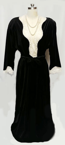 *VINTAGE VANITY FAIR VELOUR ROBE DRESSING GOWN WITH IVORY LACE COLLAR & CUFFS IN BLACK TEA MADE IN THE U.S.A.