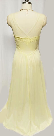 *  BEAUTIFUL VINTAGE VANITY FAIR APPLIQUES, LACE & TULLE NYLON TRICOT NIGHTGOWN IN LEMON CHIFFON
