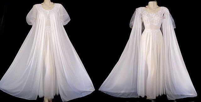 https://midnightglamour.com/cdn/shop/products/VANITY-FAIR-EXQUISITE-SOUTHERN-BELLE-LACE-PEIGNOIR-_-NIGHTGOWN-SET-IN-WEDDING-BELLS15_1024x1024.jpg?v=1672928046
