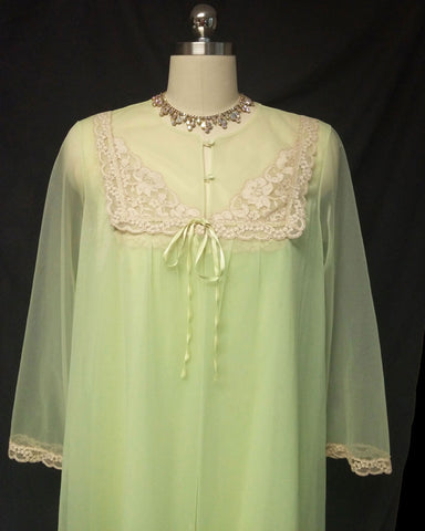 *VINTAGE VANITY FAIR DOUBLE NYLON PEIGNOIR & NIGHTGOWN SET WITH ECRU LACE IN KEY LIME COOKIE