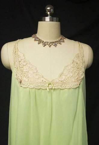 *VINTAGE VANITY FAIR DOUBLE NYLON PEIGNOIR & NIGHTGOWN SET WITH ECRU LACE IN KEY LIME COOKIE