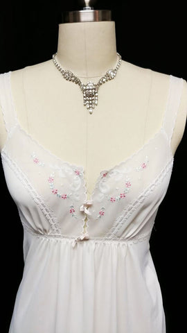 SOLD - *VINTAGE VANITY FAIR BRIDAL WEDDING NIGHT LACE & EMBROIDERED FLORAL PEIGNOIR & NIGHTGOWN SET