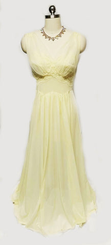 *  BEAUTIFUL VINTAGE VANITY FAIR APPLIQUES, LACE & TULLE NYLON TRICOT NIGHTGOWN IN LEMON CHIFFON