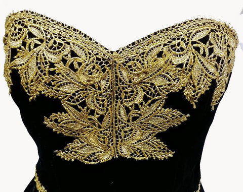 *GORGEOUS VINTAGE 1980s VICTOR COSTA FROM I MAGNIN BLACK VELVET EVENING GOWN WITH FABULOUS GOLD METALLIC LACE