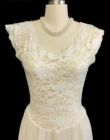 *VINTAGE VICTORIA’S SECRET BRIDAL TROUSSEAU SPANDEX LACE NIGHTGOWN WITH BEAUTIFUL BACK IN MOONLIGHT - LARGE