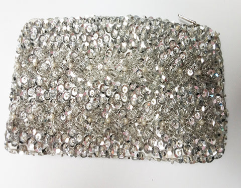 * VINTAGE MID CENTURY WALBORG HAND MADE HONG KONG SPARKLING SILVER SEQUIN BEADED EVENING BAG / COIN PURSE