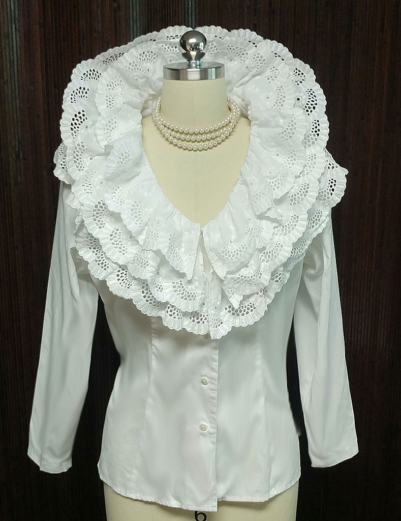 VINTAGE VERY FEMININE 3 TIER EMBROIDERED SCALLOPED EYELET COLLAR